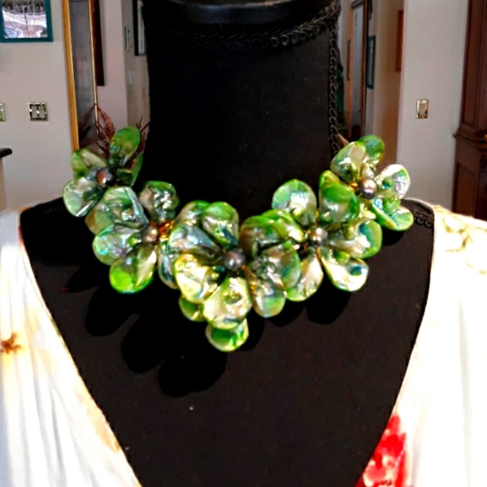 🌴🌺Hawaiian Shell/Flowers & 5 Pearl Choker O/S
